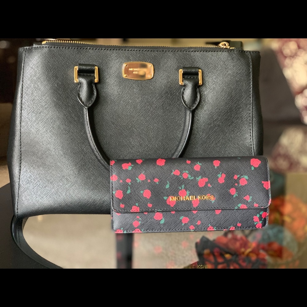 Kors Saffino leather satchel w/ wallet NWOT!Pretty